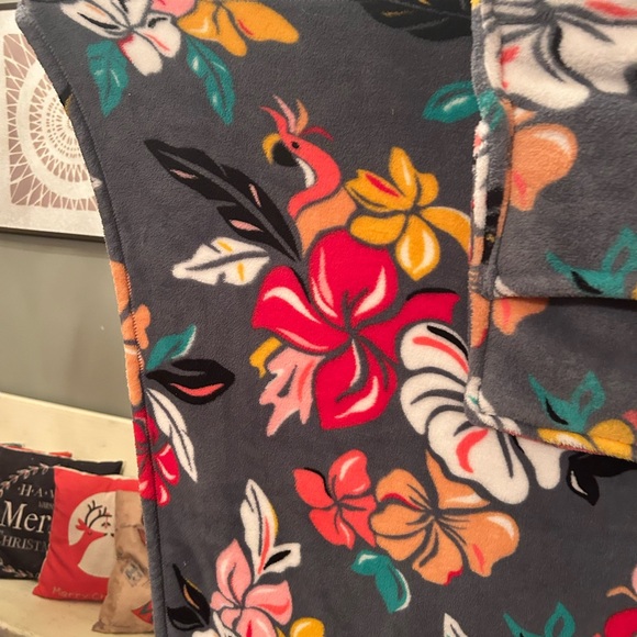 3 Vera Bradley Throws for the price of 1 - Picture 8 of 8